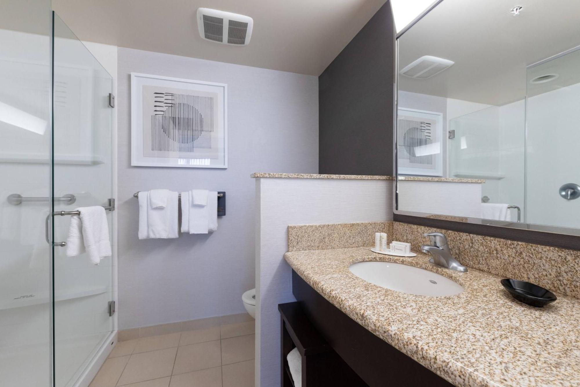 Courtyard By Marriott Cincinnati Midtown/Rookwood Buitenkant foto